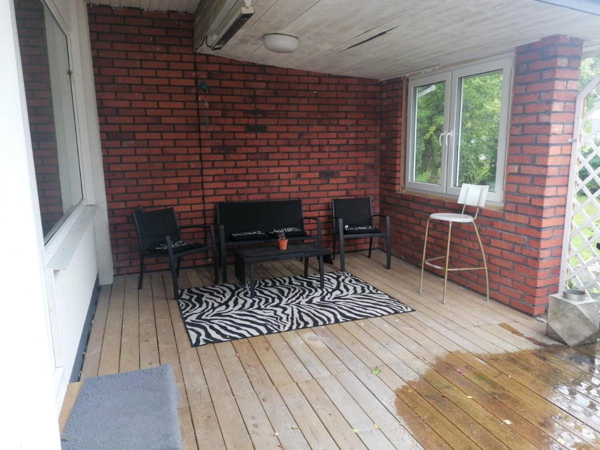 Villa Med Egen Parkering. Moejlighet Att Boka Fran 1 Och Upp Till 5 Personer. Örebro Exterior foto