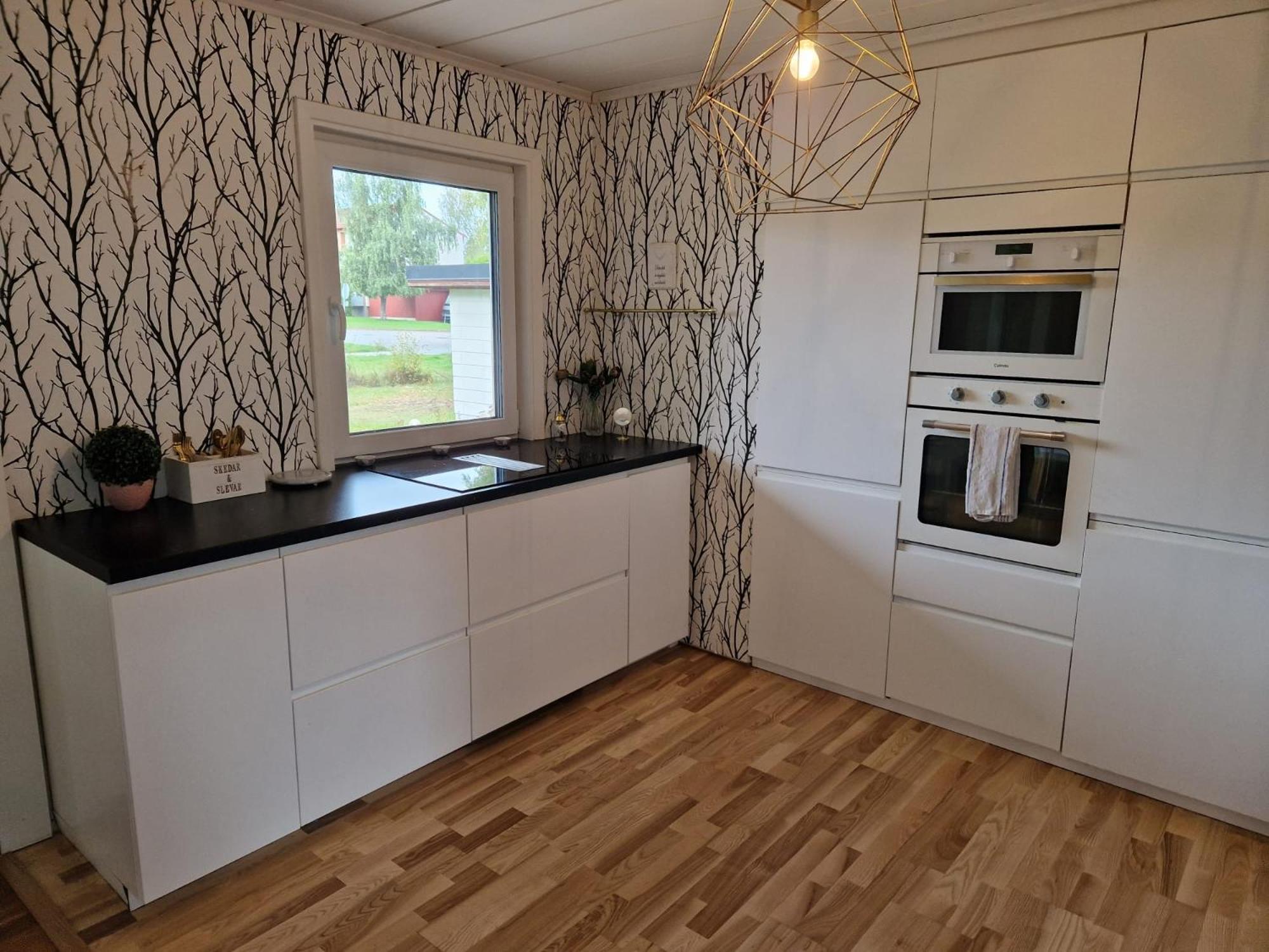 Villa Med Egen Parkering. Moejlighet Att Boka Fran 1 Och Upp Till 5 Personer. Örebro Exterior foto