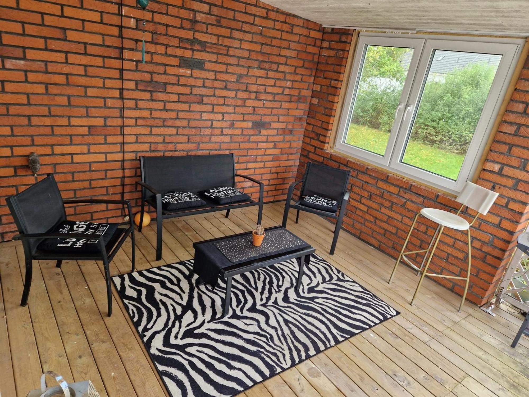Villa Med Egen Parkering. Moejlighet Att Boka Fran 1 Och Upp Till 5 Personer. Örebro Exterior foto