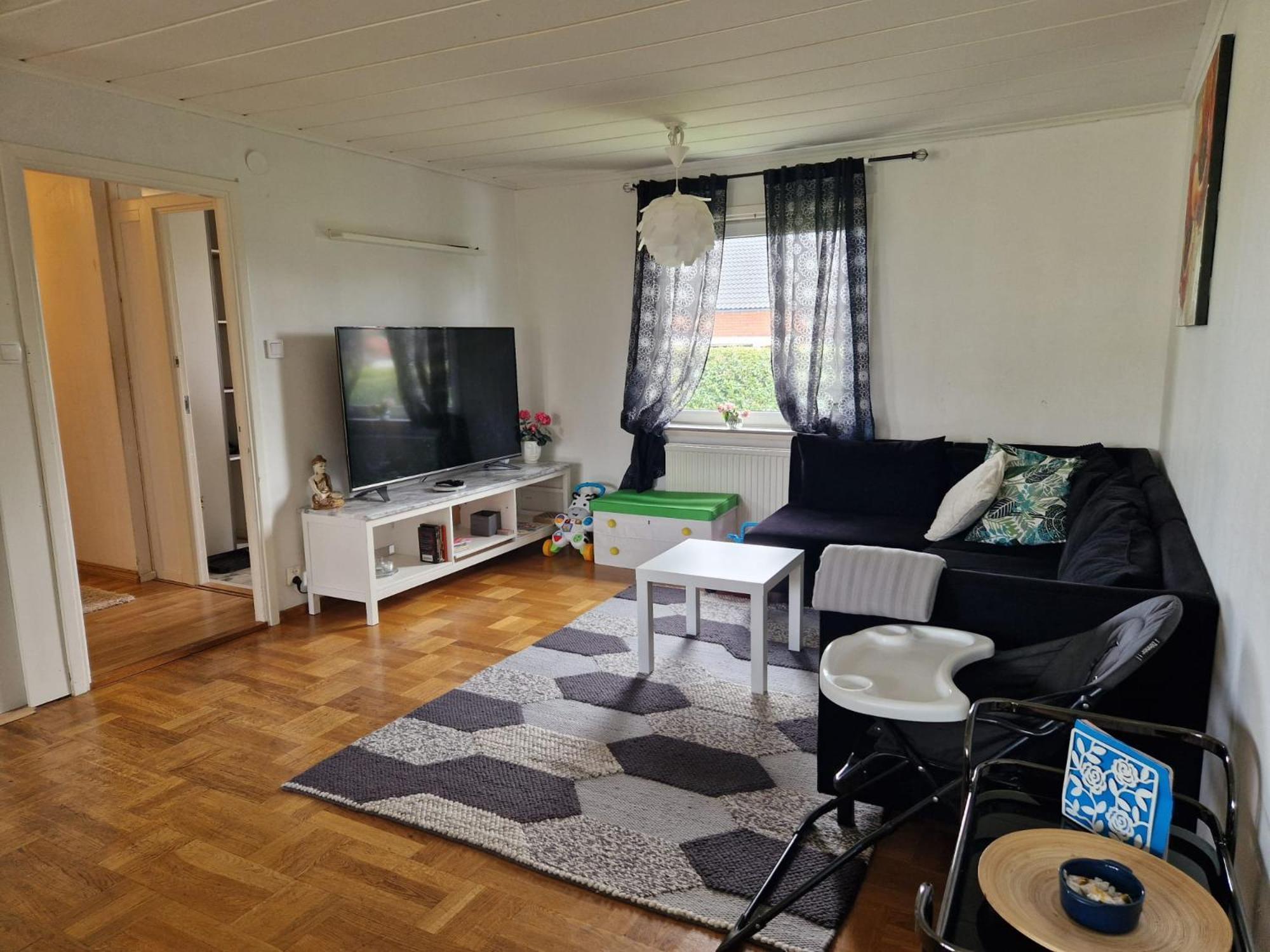 Villa Med Egen Parkering. Moejlighet Att Boka Fran 1 Och Upp Till 5 Personer. Örebro Exterior foto