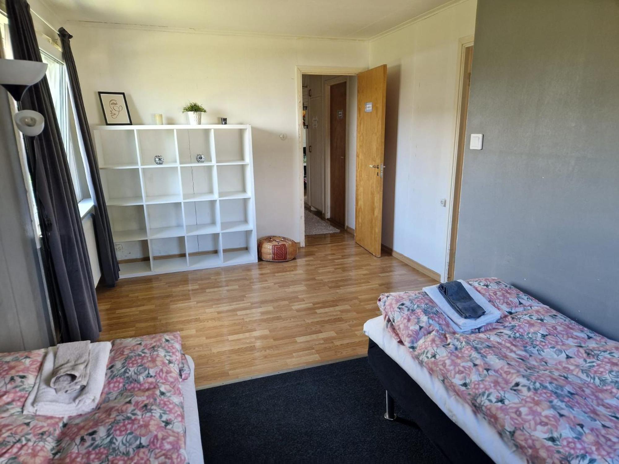 Villa Med Egen Parkering. Moejlighet Att Boka Fran 1 Och Upp Till 5 Personer. Örebro Exterior foto