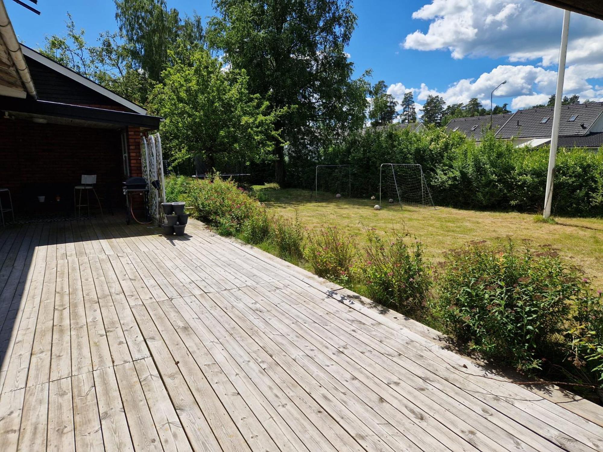 Villa Med Egen Parkering. Moejlighet Att Boka Fran 1 Och Upp Till 5 Personer. Örebro Exterior foto