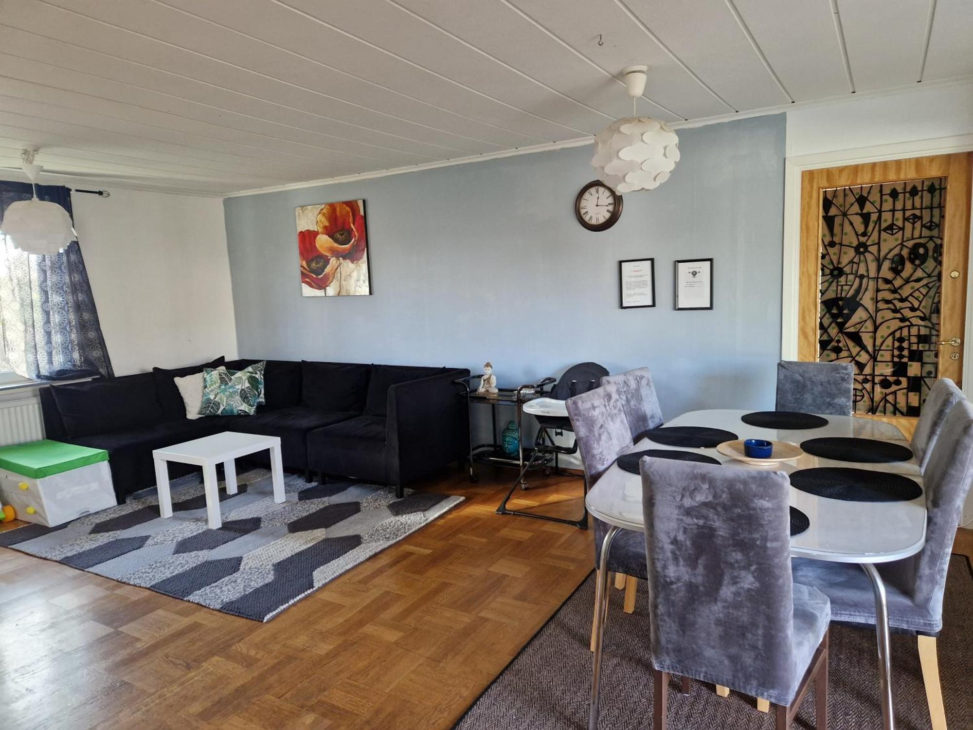 Villa Med Egen Parkering. Moejlighet Att Boka Fran 1 Och Upp Till 5 Personer. Örebro Exterior foto